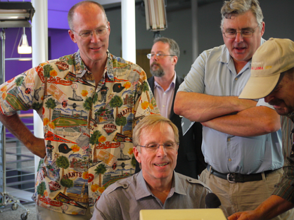 Члены команды MacWrite: Рэнди Виггинтон за компьютером, рядом с ним Эд Рудер (слева) и Дон Брюнер