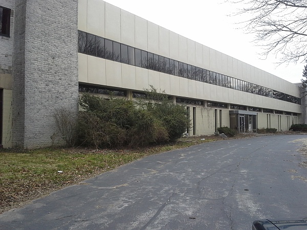 Тишина и спокойствие: Бывшее здание MOS Semiconductor в Кинг-оф-Праша, Пенсильвания